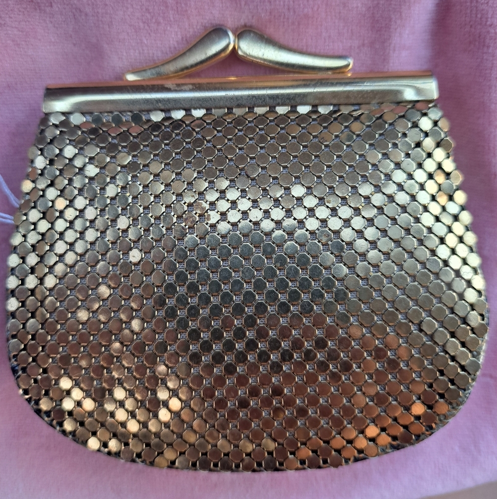 Vintage Whiting & Davis Gold Mesh Coin Purse Wallet Kiss Clasp